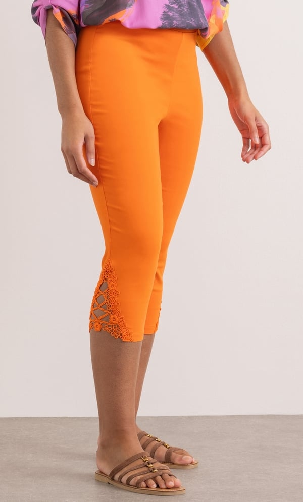 Lace Trim Pull On Pedal Pushers