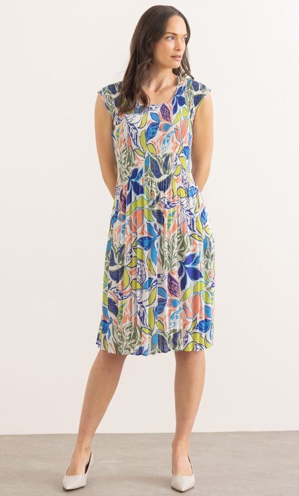 Leaf Print Pleated Dress