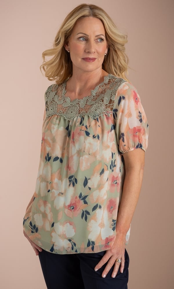 Anna Rose Lace Trim Print Top