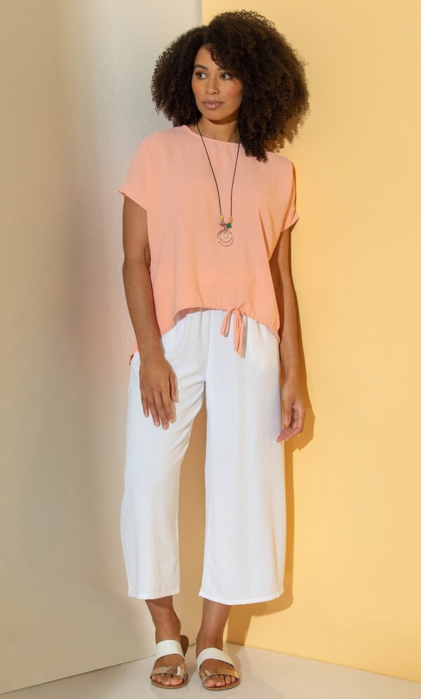 Dip Hem Top With Necklace