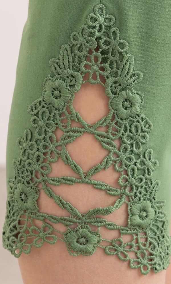 Lace Trim Pull On Pedal Pushers