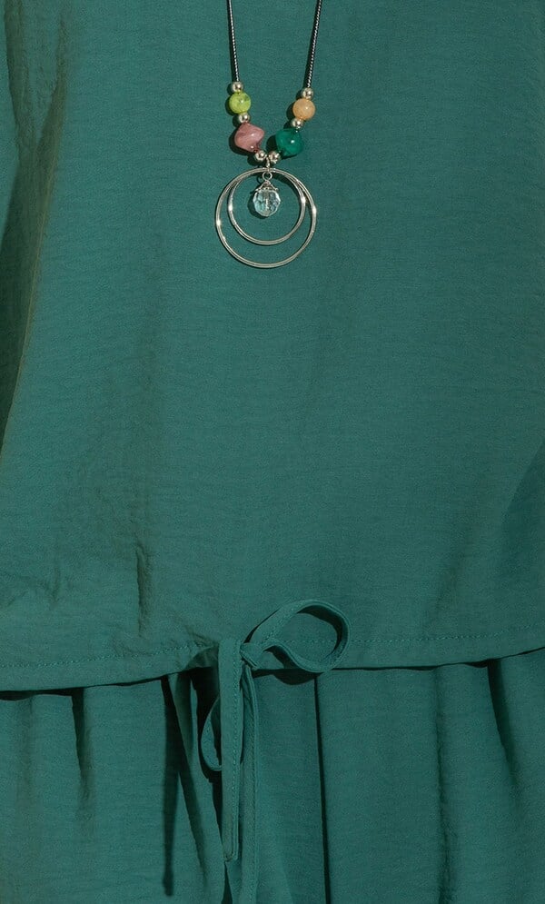 Dip Hem Top With Necklace