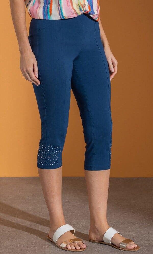 Embellished Pull On Capri Pants
