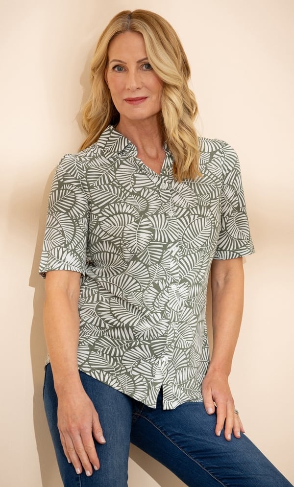 Anna Rose Short Sleeve Textured Leaf Print Blouse