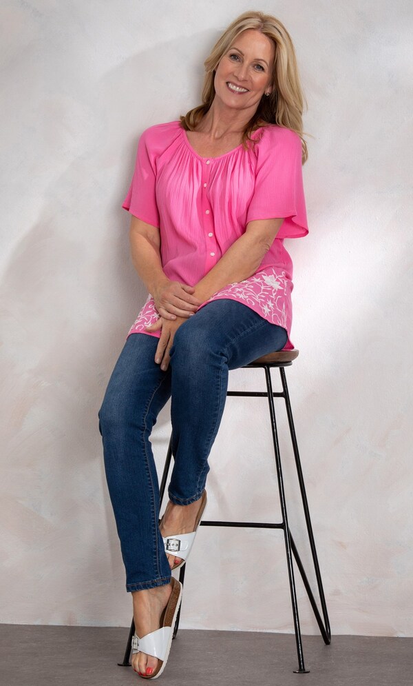Anna Rose Embroidered Crinkle Blouse