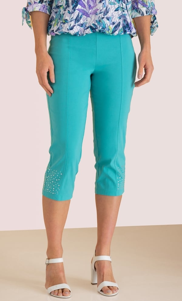 Embellished Pull On Capri Pants