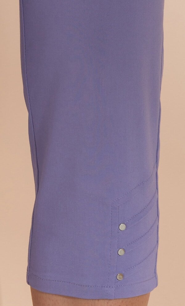 Embellished Pull On Capri Pants