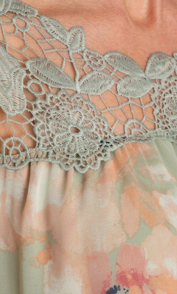 Anna Rose Lace Trim Print Top
