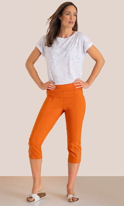 Embellished Pull On Capri Pants