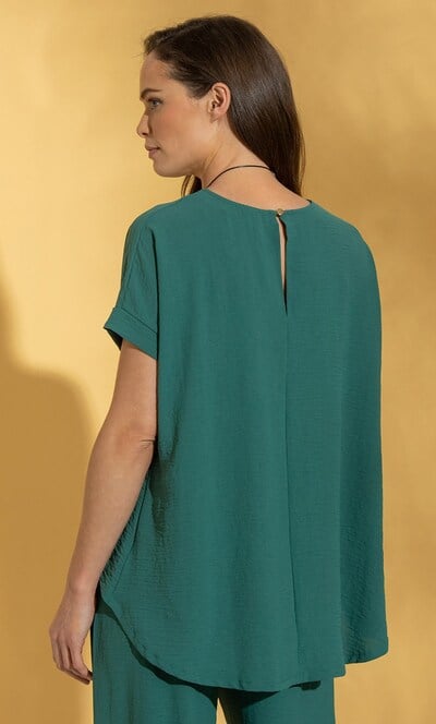 Dip Hem Top With Necklace