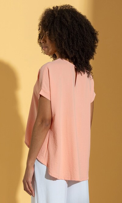 Dip Hem Top With Necklace