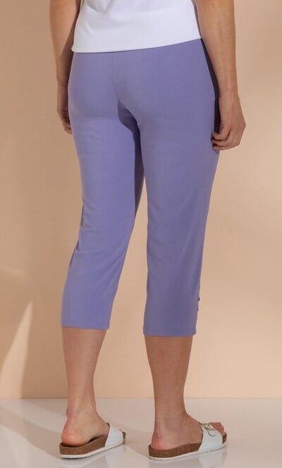 Embellished Pull On Capri Pants