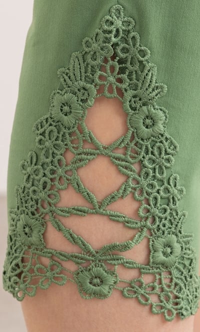 Lace Trim Pull On Pedal Pushers