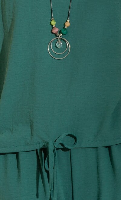 Dip Hem Top With Necklace