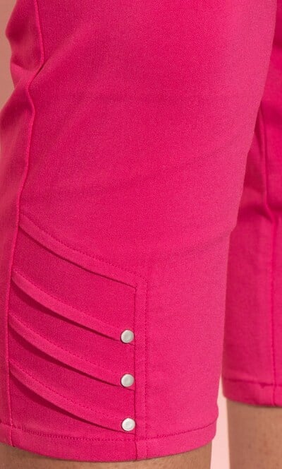 Embellished Pull On Capri Pants