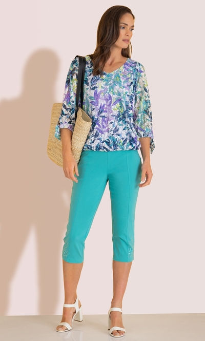 Embellished Pull On Capri Pants
