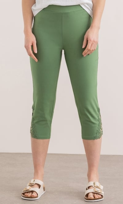 Lace Trim Pull On Pedal Pushers