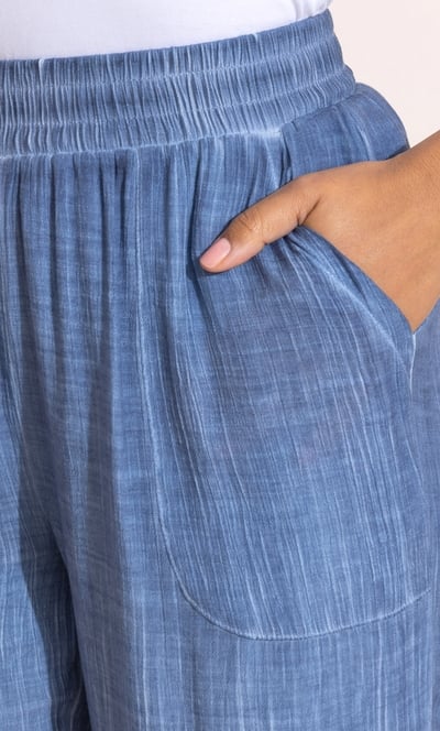 Relaxed Fit Cropped Trousers