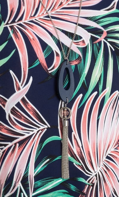 Anna Rose Textured Leaf Print Top With Necklace