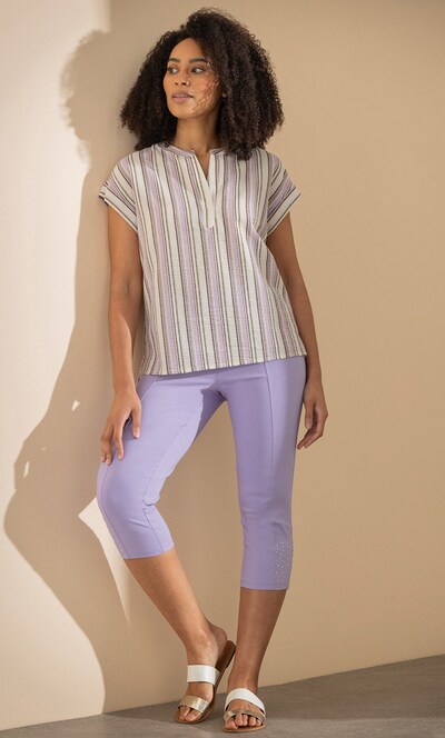 Embellished Pull On Capri Pants