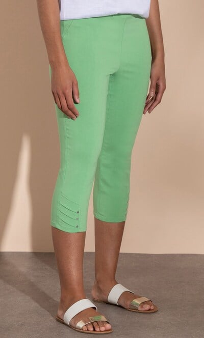 Embellished Pull On Capri Pants