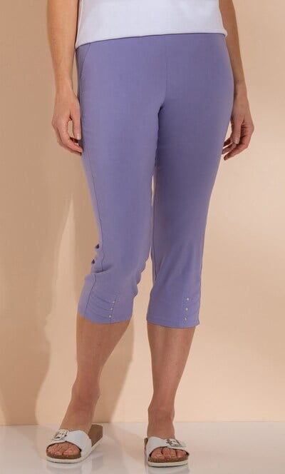 Embellished Pull On Capri Pants