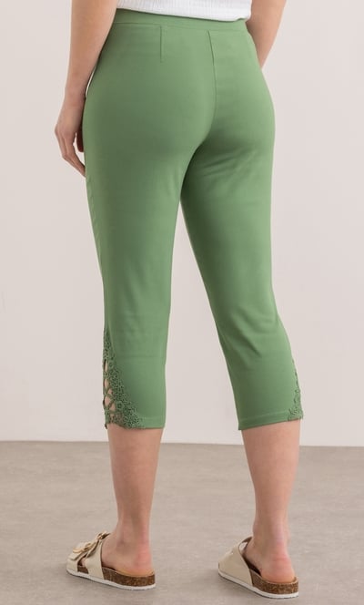 Lace Trim Pull On Pedal Pushers