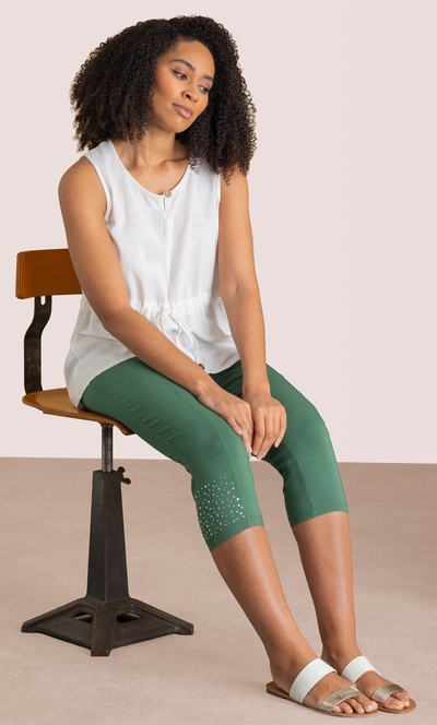 Embellished Pull On Capri Pants