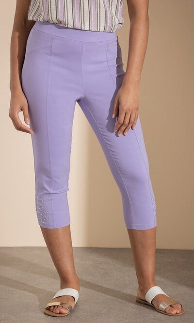 Embellished Pull On Capri Pants