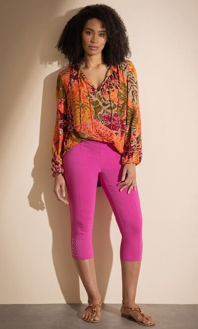 Embellished Pull On Capri Pants